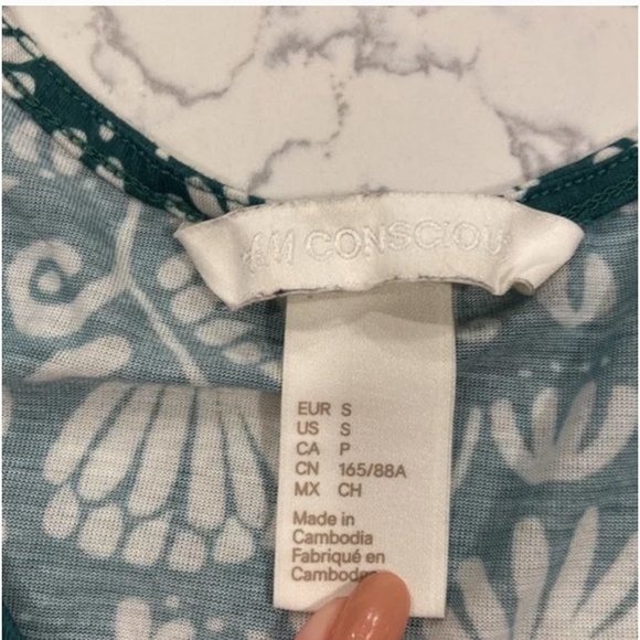 ✨ green Hawaiian tank top - Picture 2 of 4